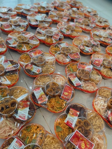 Hộp lục vị hoa mai (mực, bò, gà)