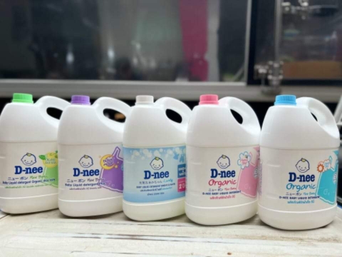 Nước giặt Dnee