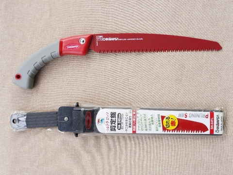 Trên tay cưa cắt cành Chikamasa SZ-21FL răng cạnh sắc ngọt lịm