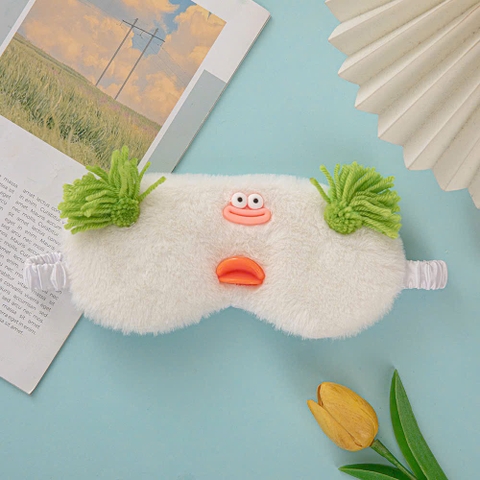 Bịt mắt bé môi trề cute