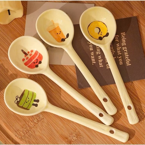 Muỗng sứ hoạ tiết bánh