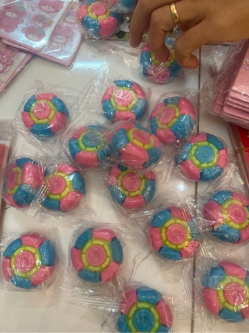 Con quay spiner hồi chuyển dạ quang