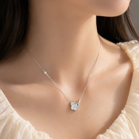 Dây chuyền titan đá treo bướm khảm