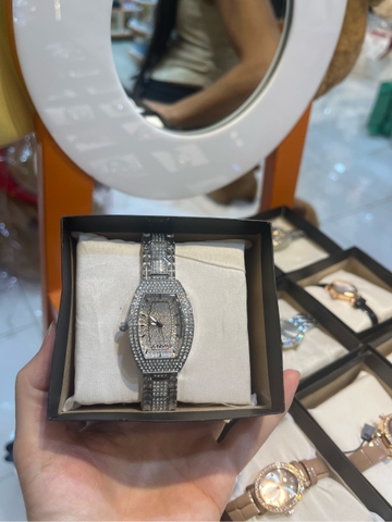Đồng hồ oval Many