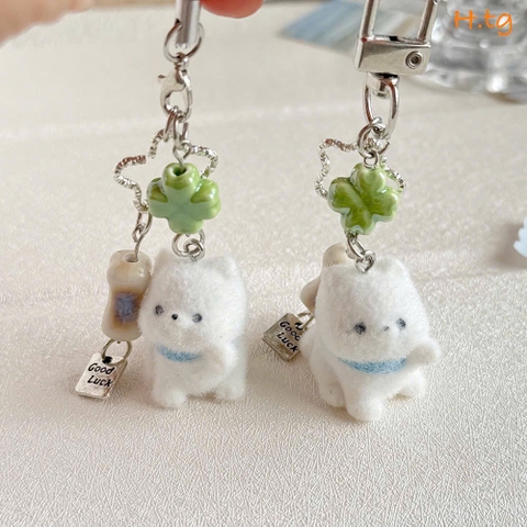 Móc khoá cún trắng cỏ 4 lá