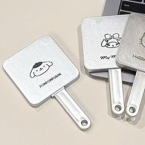 Gương lược cầm tay Sanrio màu bạc