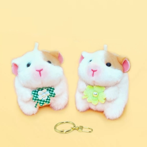 Móc khoá hamster ôm hoa