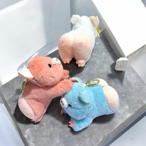 Móc khoá heo nằm lộ mông