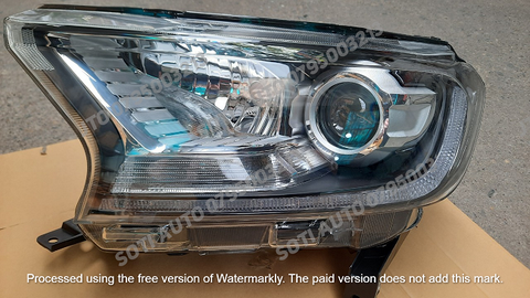 Đèn pha Ford Ranger Wildtrak 2018 có bi có mí