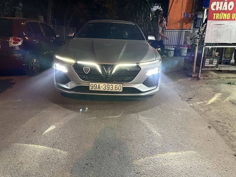 Độ bi cos Titan Black và độ bi pha Laser cho Vinfast LUX SA2.0