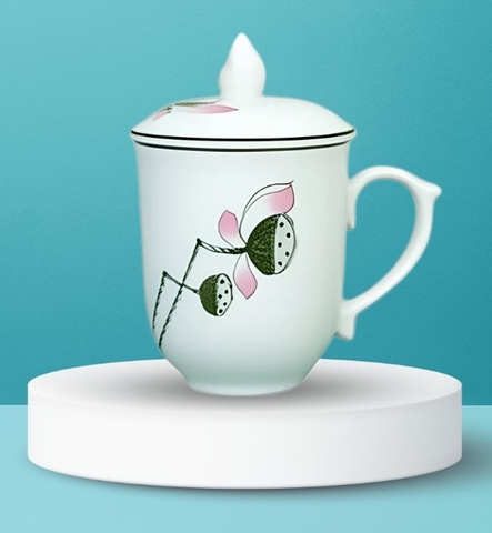 Ly sứ Bát Tràng quà tặng in logo họa tiết vẽ tay hoa sen hồng có nắp dung tích 350ml LSVT-18
