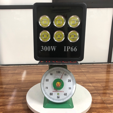 Đèn pha tròn vuông LED ngoài trời 300W - IP66 (6*50w)