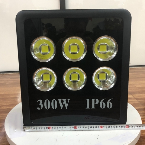 Đèn pha tròn vuông LED ngoài trời 300W - IP66 (6*50w)