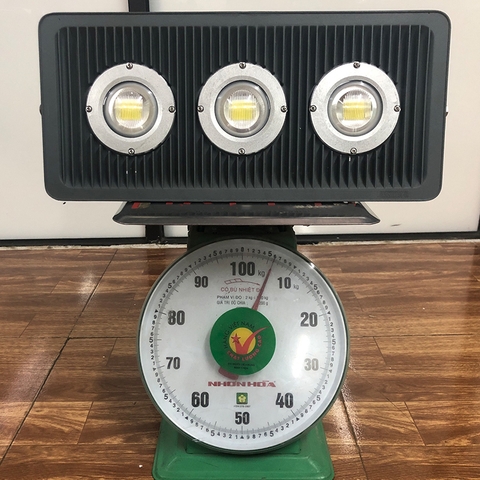 Đèn pha chống cháy nổ 150W - (3*50w)