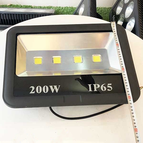 Đèn pha LED ngoài trời 200W - IP65 pha tròn chóa rộng (4*50w)