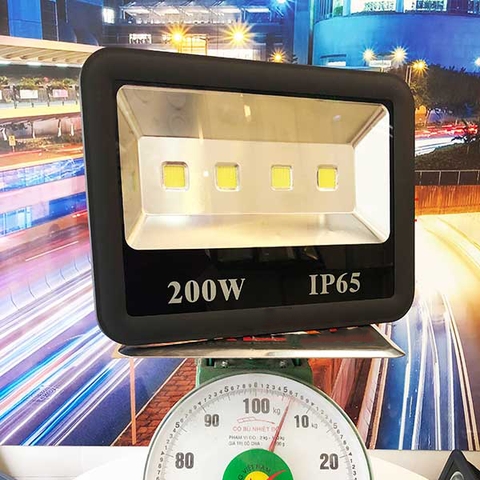 Đèn pha LED ngoài trời 200W - IP65 pha tròn chóa rộng (4*50w)