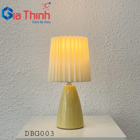 Đèn bàn gốm vàng chao xếp ly GT003
