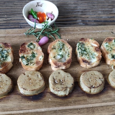 Pate gan ngỗng bánh mì tỏi