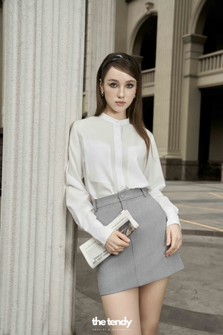 Áo sơ mi slimfit Kamila cổ tàu, màu trắng, chất thô lụa, chống nhăn