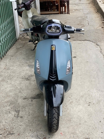 Xe điện Vespa đèn vuông