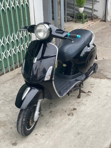Xe điện vespa màu đen