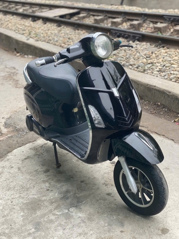 Xe điện vespa màu đen