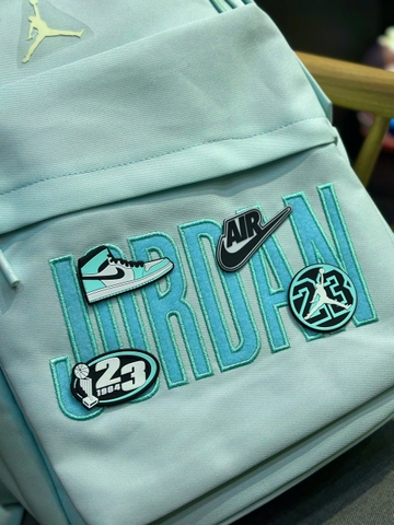Balo Jordan huy hiệu