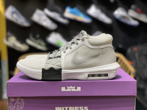NIKE LEBRON WITNESS 8
