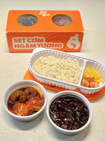Mì tương đen cá hồi + tôm