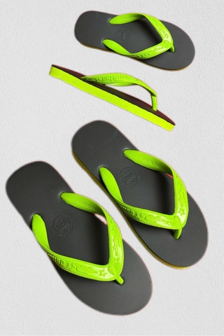 dép cá sấu Thái màu đen quai xanh lá