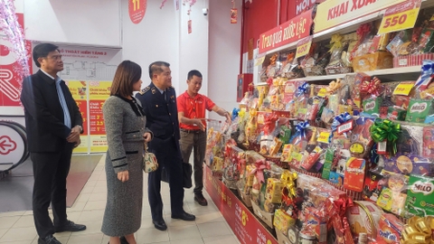 Hàng Việt bức tốc trong cao điểm mua sắm 2026