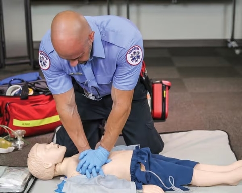 RESUSCI JUNIOR QCPR – MÔ HÌNH CPR TRẺ EM LAERDAL