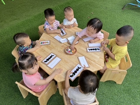 ❣Học tập không phải là điểm đến, mà là hành trình❣️  🌸Khi các em bé Hoàng Quốc Việt say mê học tập là khi con toả sáng nhất      
