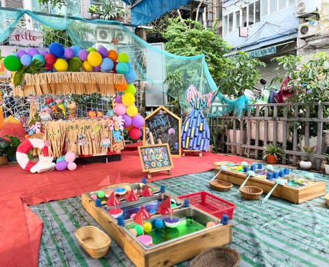 Hello Summer! Cả bầu trời tuổi thơ gói trọn trong những giọt nước và tiếng cười của các em bé Hoàng Quốc Việt.