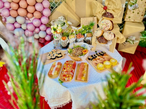 BỮA TIỆC GIÁNG SINH Ở XỨ XỞ NIỀM VUI 🤶🏻
