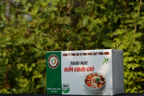 Thảo mộc hầm chân giò