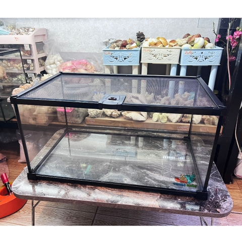 Chuồng kính 4ly kích thước nhiều kích thước khung nhựa