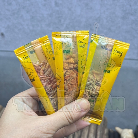 Thức ăn sấy khô gồm : cá hồi, tôm, khoai lang, cà rốt gói nhỏ 3g