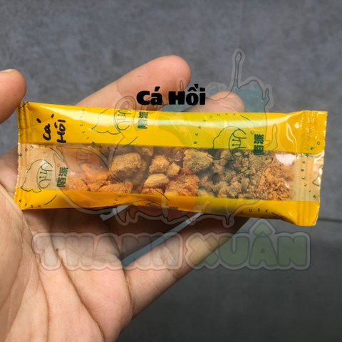 Thức ăn sấy khô gồm : cá hồi, tôm, khoai lang, cà rốt gói nhỏ 3g