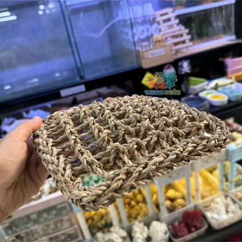 Tấm lưới cói làm hang trú và làm võng ngủ cho thú cưng nhỏ