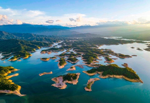 Khám phá những "ốc đảo" không tên tại lòng hồ Ngàn Trươi – Vịnh Hạ Long thu nhỏ của miền Trung