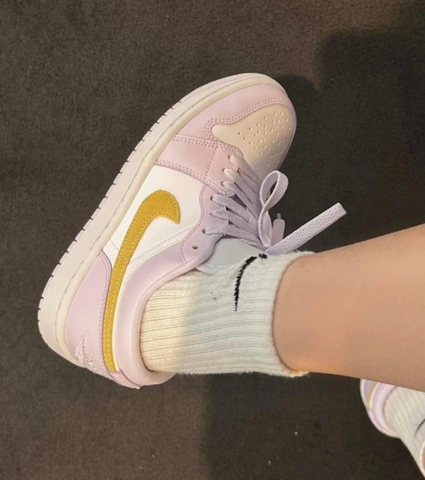 Nike Air Jordan 1 Low 'Barely Grape' (W) DC0774-501