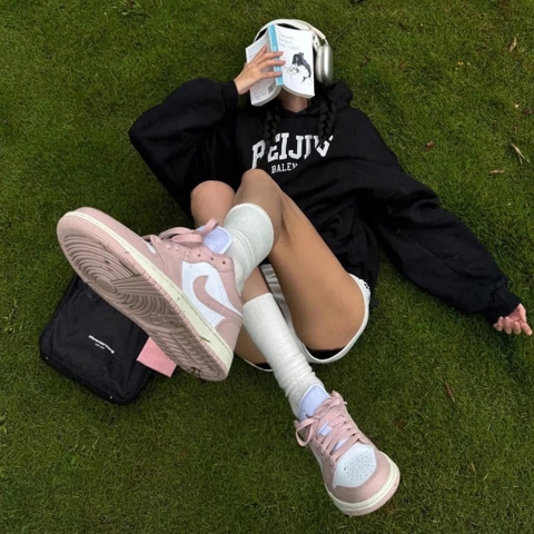 Jordan 1 Low Pink Oxford