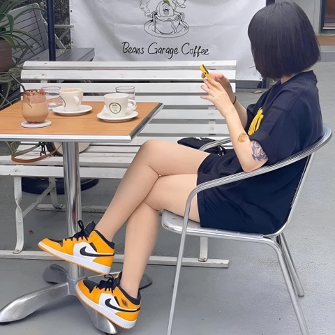 Jordan 1 Mid Taxi (GS)