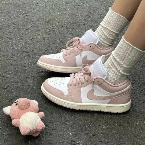 Jordan 1 Low Pink Oxford
