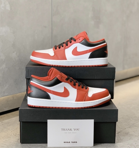 Jordan 1 Low Bulls