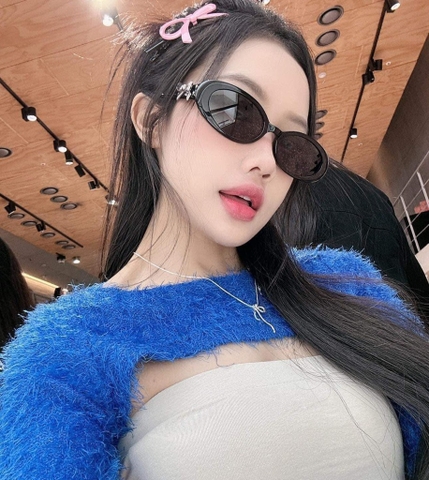 Gentle Monster Jennie Hush 01