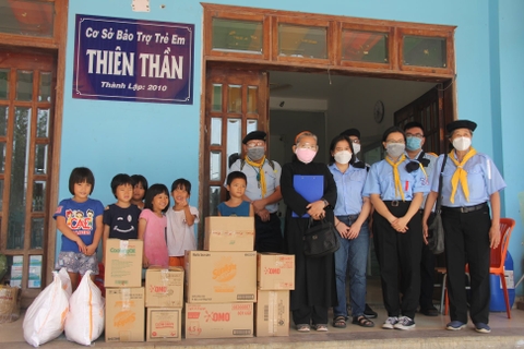2022-01-16 Tặng quà từ thiện tại Cơ sở Bảo trợ Trẻ em Thiên Thần (Q.09, TP.HCM)