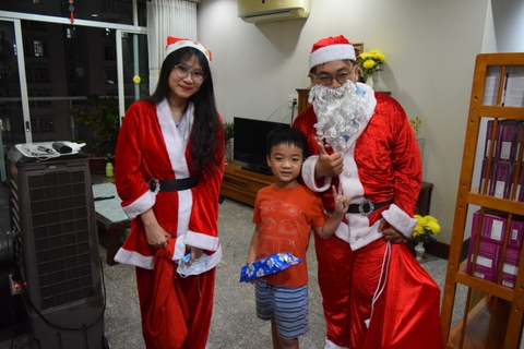 2022-12-24 Tặng quà Giáng Sinh cho Đồng sinh (năm 2022)