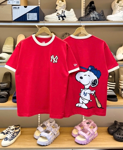2034 - Áo New Era NY Xù Snoopy Đỏ [HÀNG CHÍNH HÃNG]